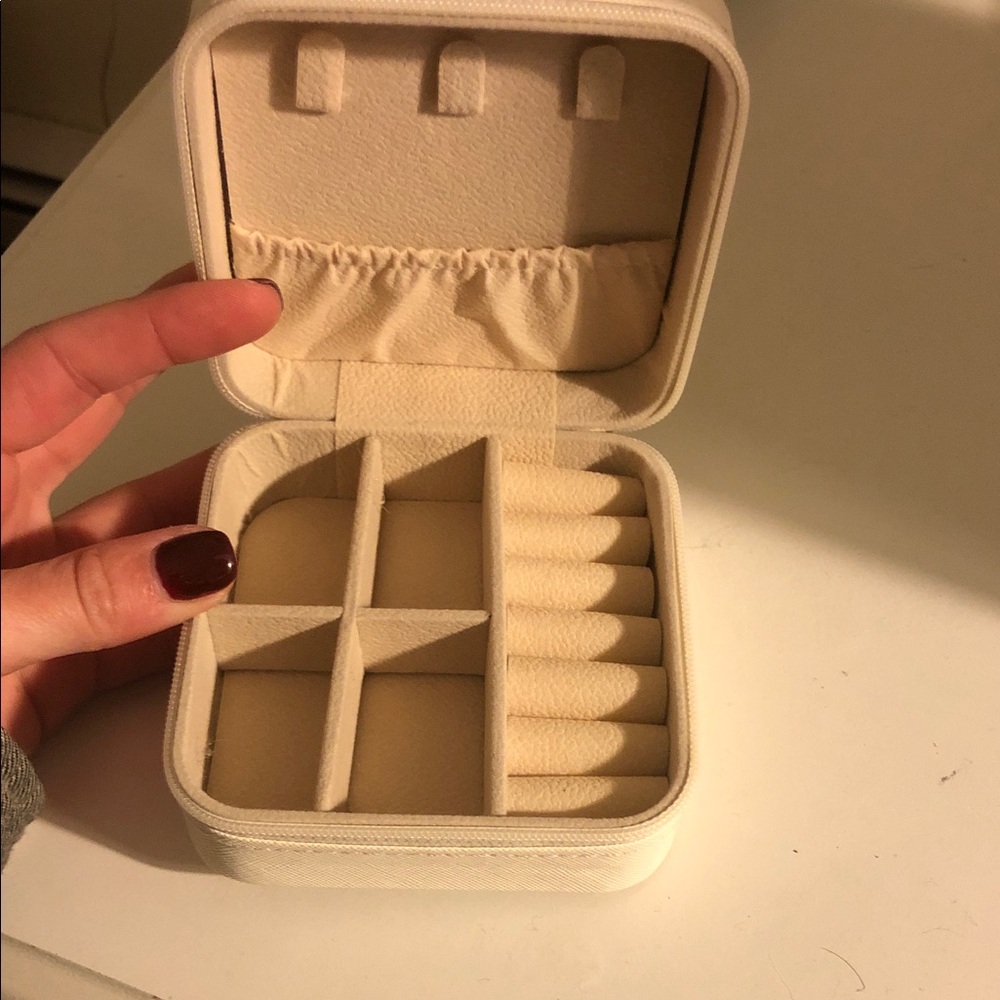 New Cream Jewelry Travel Organizer Case - Compact Women's Accessory